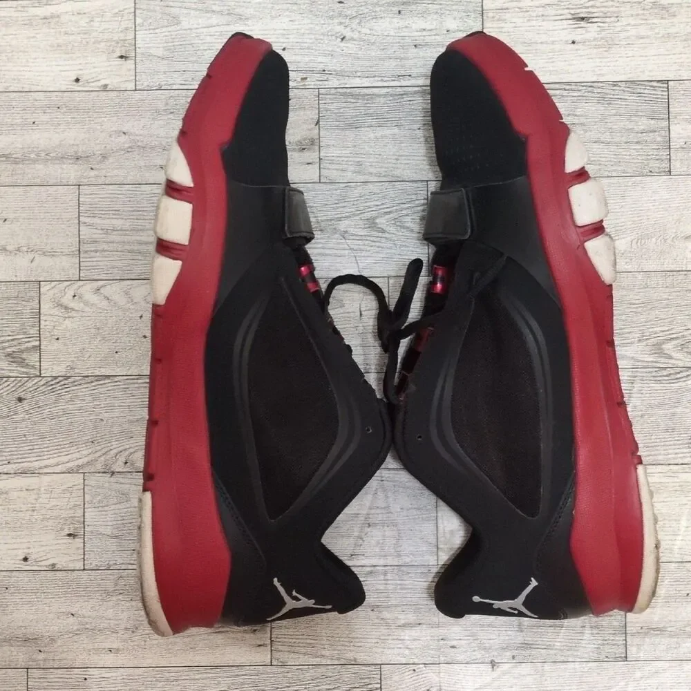Jordan Trunner Dominate Flex Bred Black/Red Low Top 602667-010